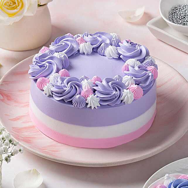 Easy Birthday Cake - ILoveCooking